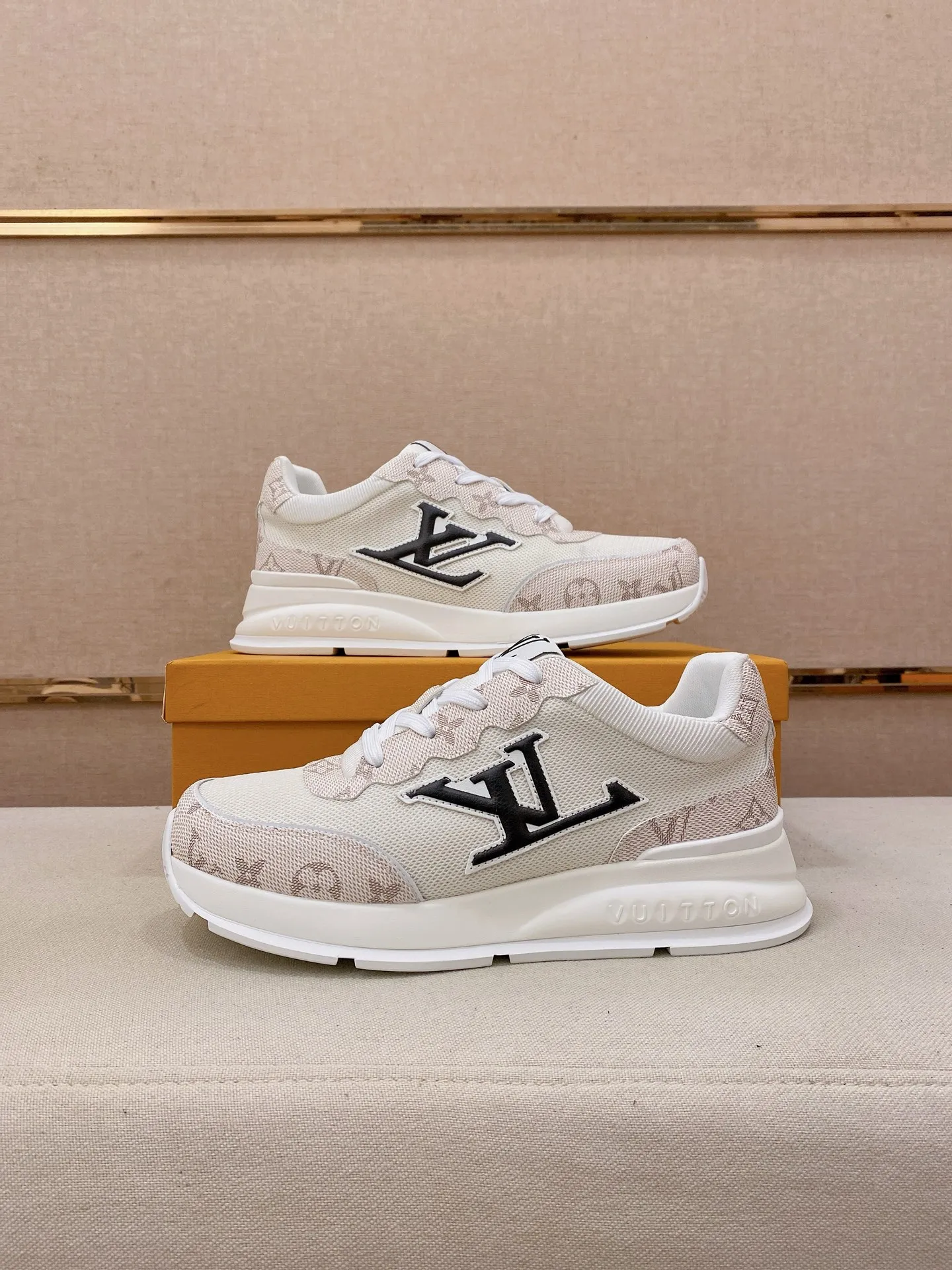 Men's shoes💰 462💰louis vuitton (Louis Vuitton/lv)🔍🔍The new counters are on sale at the same time. The uppers are imported from Italy. ️Re-engraved🇮🇹💪💪, ⚠Sole: The original sole is specially provided by the original factory, the exclusive movable molded sole is super comfortable, ⚠Original factory follow-up goods, 🔍🔍high quality, you can go in and out of the counter at will, welcome to compare⚠. Code number: 38-44 (45/46 customized, non-refundable)